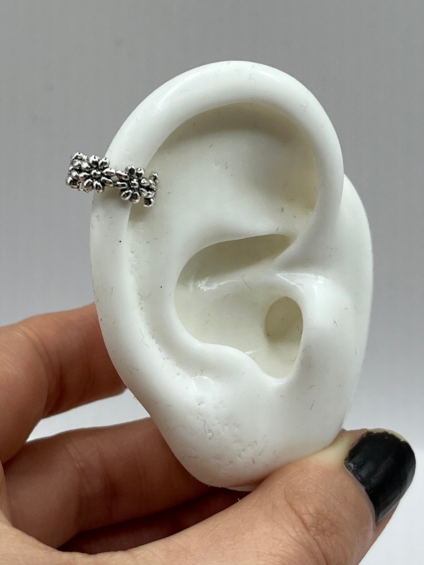 EAR CUFF FLOR PLATEADO